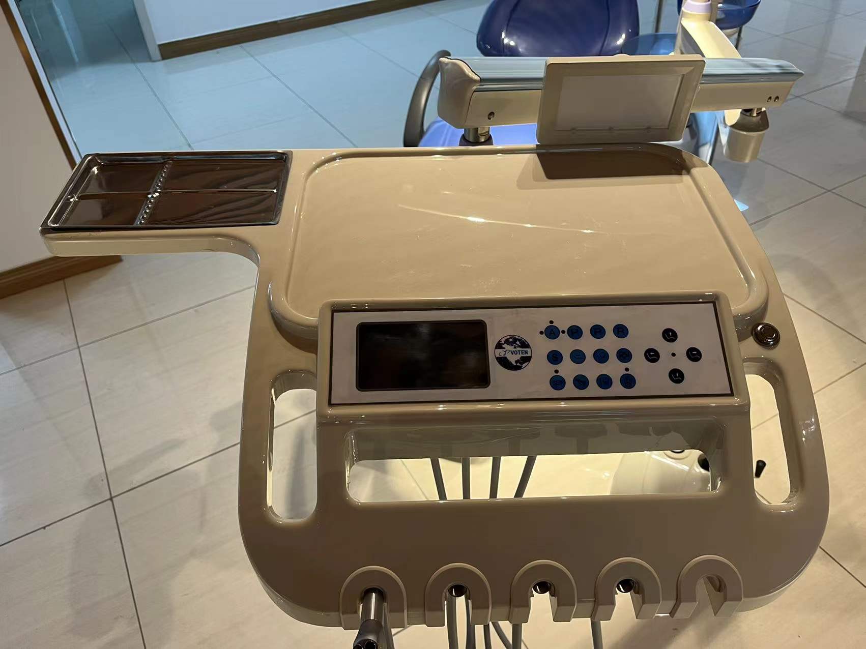Luxury Dental Chair Folding Chair with Memory Position Rotatable Spittoon Low price manufacture